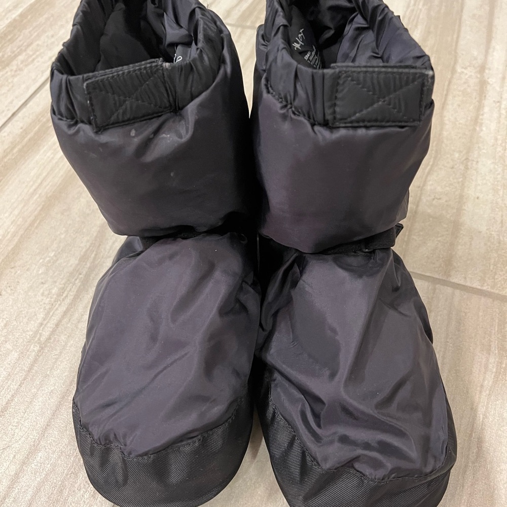 Bloch dance warm up booties - size large (women’s size 8-9) NEVER WORN - EUC!
